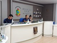 A Câmara de Vereadores de Zortéa realizou, na noite desta segunda-feira, dia 27 de abril de 2026, a última Sessão Ordinária do mês de abril, no plenário do Legislativo Municipal.