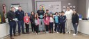 Alunos da Escola Horizonte Núcleo I visitam a Câmara de Vereadores e entregam convite para a festa de 26 anos do educandário Alunos da Escola Horizonte Núcleo I visitam a Câmara de Vereadores e entregam convite para a festa de 26 anos do educandário