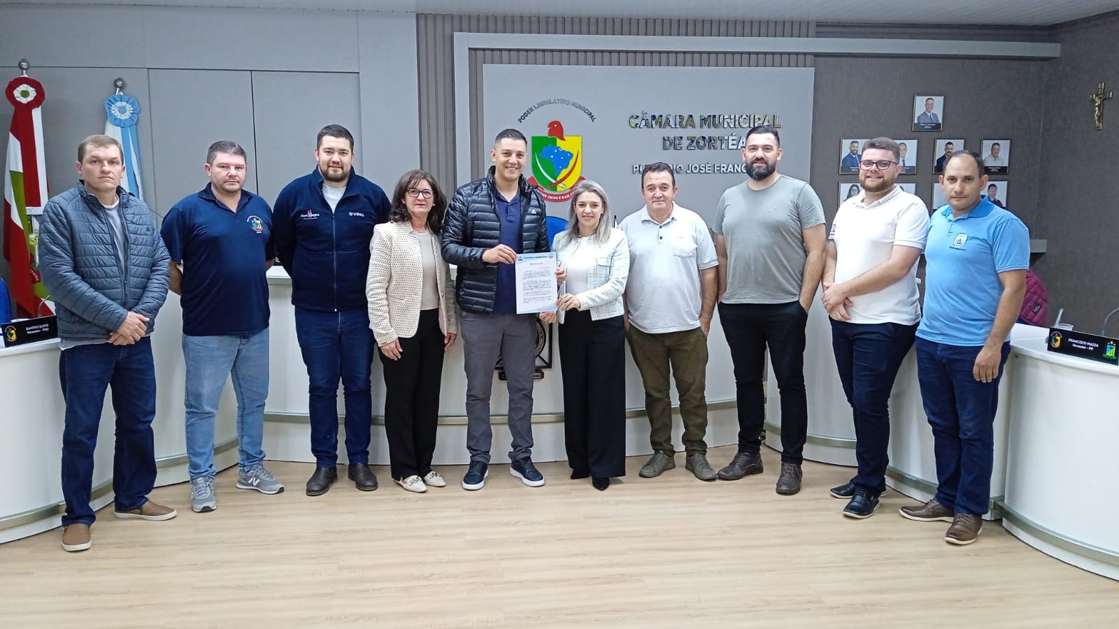 Câmara de Vereadores de Zortéa realizou entrega de Moção de Aplauso a Elizangela Terra pelos excelentes serviços prestados ao Municipio