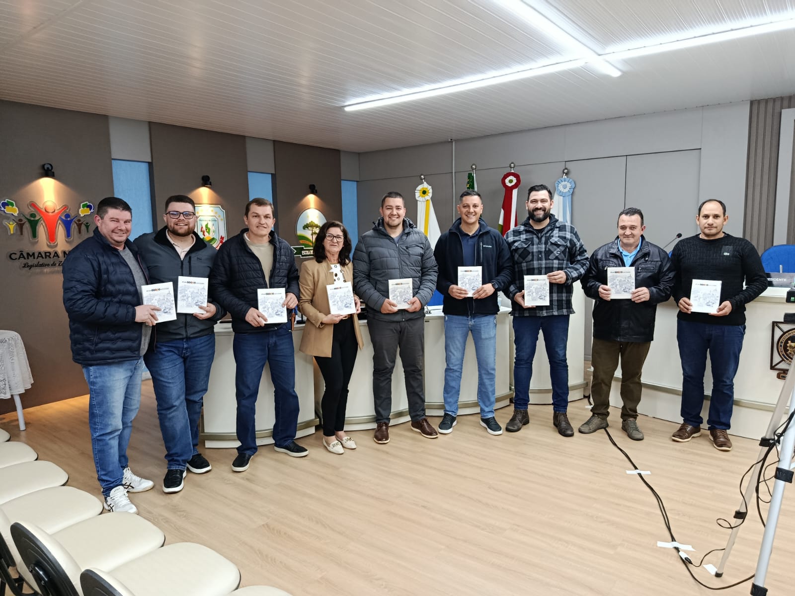 Câmara de Vereadores de Zortéa recebe exemplares do Atlas dos Municípios Catarinenses, publicação da UVESC