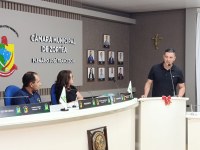 O vereador e presidente do Legislativo de Zortéa, Maicon Martinazzo, apresentou um pedido de informação e uma indicação durante a sessão realizada na noite de segunda-feira, 17 de outubro de 2025.