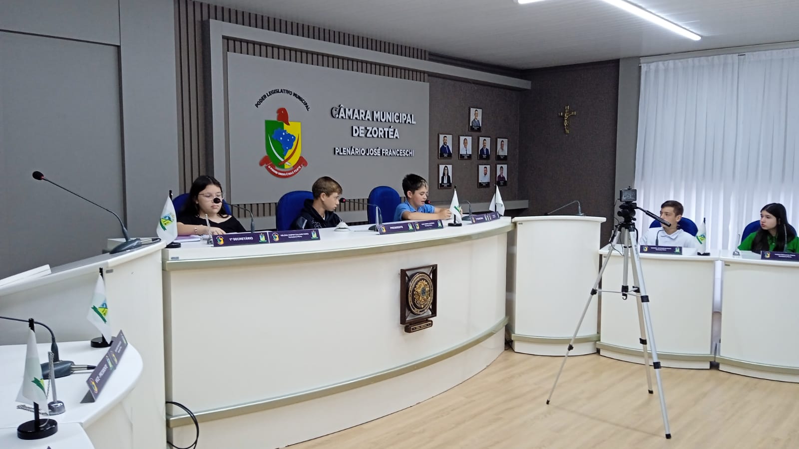 Vereadores mirins realizam primeira sessão 