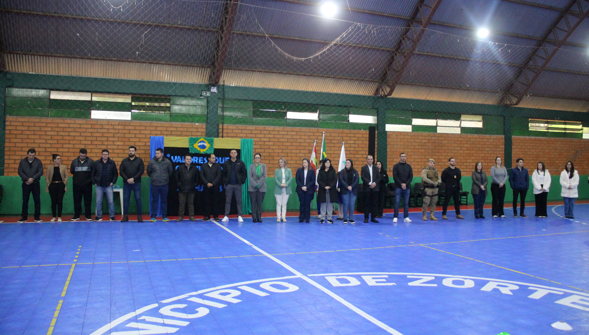 Vereadores participam do Desfile Cívico realizado no Ginásio de Esportes de Zortéa